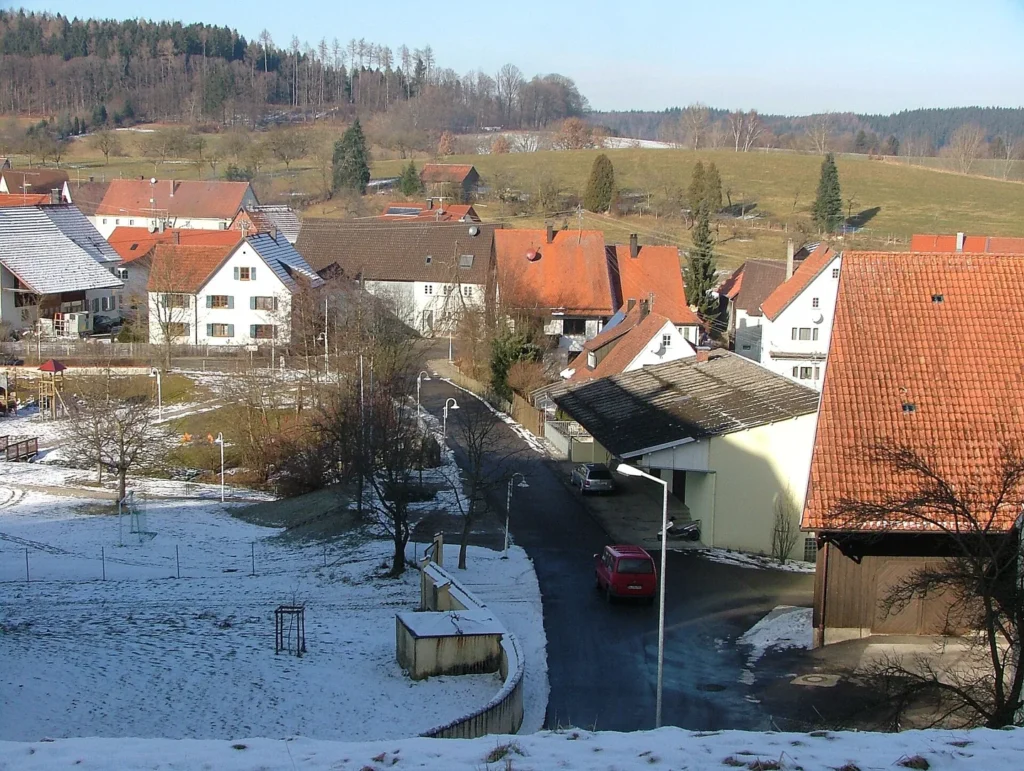 Ländlicher Ortsblick auf Balzheim vom Schlossberg